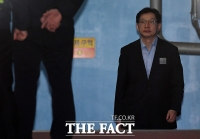  [TF현장] 김경수 보석 결정 질질 끄는 재판부…방청객 '허탈'