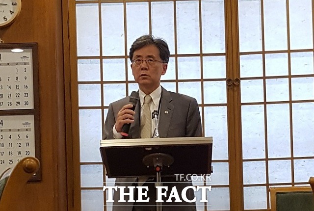 김현종 청와대 국가안보실 2차장이 14일 오후 춘추관에서 문재인 대통령의 중앙아시아 3개국 국빈 방문과 관련한 브리핑을 하고 있다. /청와대=신진환 기자