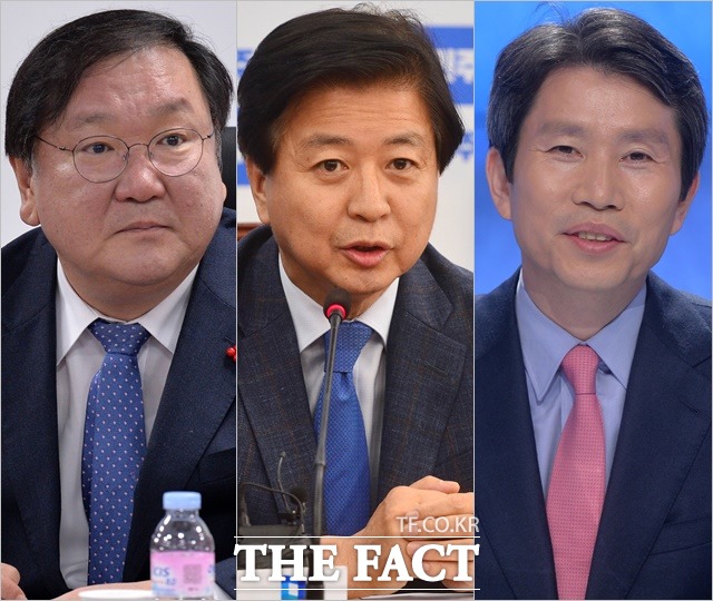 더불어민주당이 오는 30일 20대 국회 마지막 여당의 원내 사령탑을 뽑는 원내대표 선거 후보자 등록을 실시한다. 민주당 안팎에선 친문 핵심 김태년, 비주류 노웅래, 범친문 이인영 의원 3파전으로 선거가 진행될 것이라는 관측이 나온다. /더팩트DB