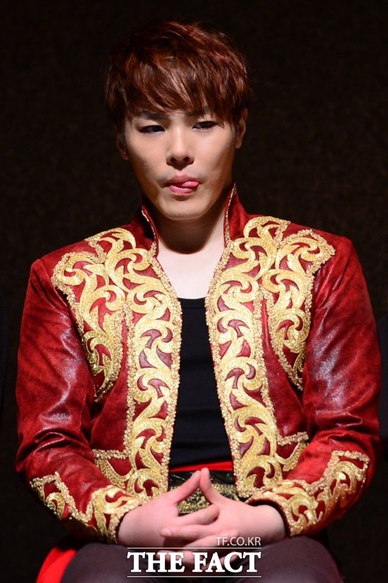 휘성이 과거 에이미와 마약률르 복용했다는 의혹에 휩싸이자 이를 부인했다. /더팩트 DB