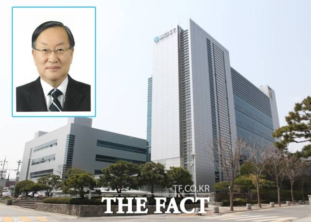 동아에스티가 내분비학 전문가인 김영설(좌측 사진) 부사장을 영입했다./동아에스티 제공