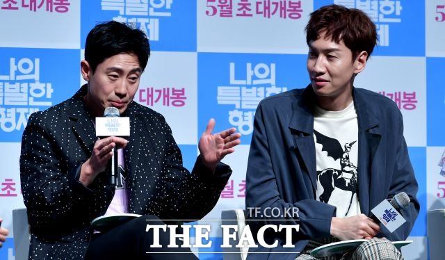 신하균(왼쪽)과 이광수는 영화 나의 특별한 형제에서 지체장애인 세하 역과 지적장애인 동구 역을 맡았다. /이덕인 기자