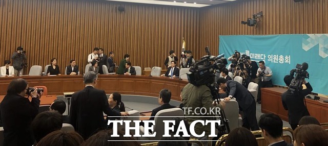 18일 바른미래당 의원총회가 진행되기 직전 모습. 이날 의원총회는 모두 발언 없이 곧바로 비공개로 전환됐다. /문혜현 기자