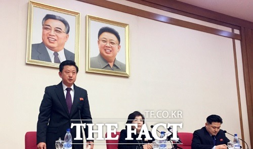 3월 15일 최선희 북한 외무성 부상(가운데)과 북측 관계자들이 평양에서 각국 외교관과 외신 기자들을 상대로한 기자회견을 열고 있다. /뉴시스