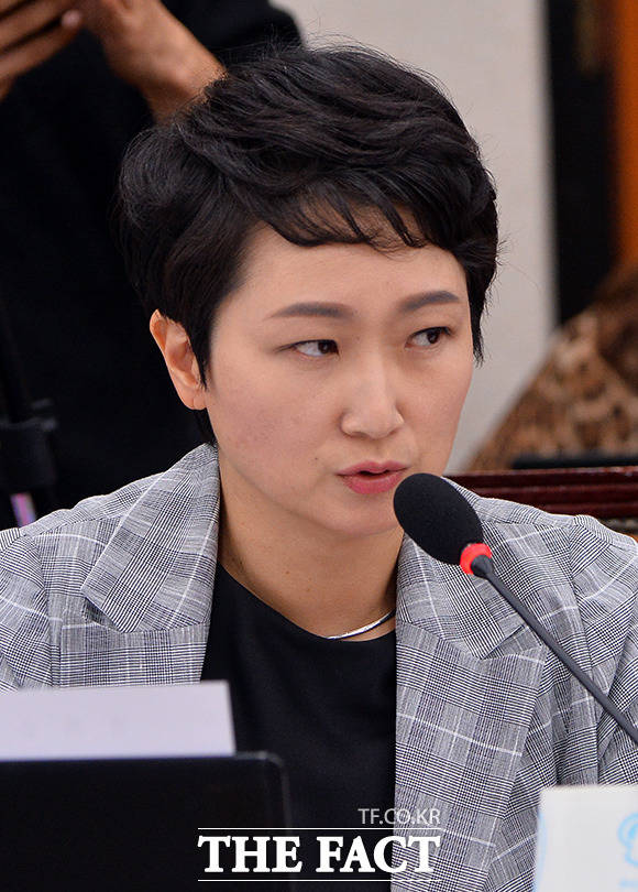 바른미래당 의원은 23일 오후 3시께 국회 정론관 기자회견에서 당원권 정지라는 꼼수로 찬성 12, 반대 11로 패스트트랙이 통과됐다. 당의 결정을 수용할 수 없다며 탈당을 선언했다. /더팩트 DB