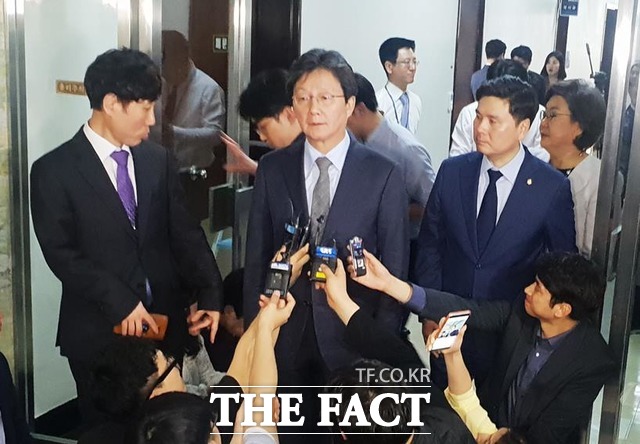 유승민 바른미래당 전 대표는 손학규 대표와 김관영 원내대표의 퇴진을 요구한다고 밝혔다. /이원석 기자