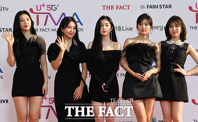 그룹 레드벨벳이 올해의 Artist를 받고 팬들에게 감사 인사를 전했다. /남용희 기자