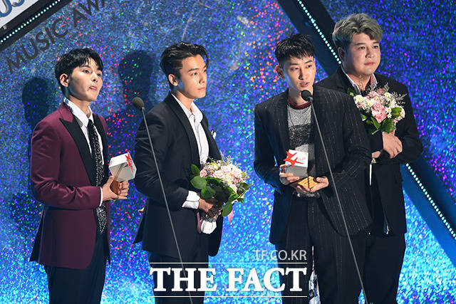 슈퍼주니어가 TMA에 참석해 팬앤스타 최다투표상(가수)을 받으며 모든 영광을 팬에게 돌렸다. /이선화 기자