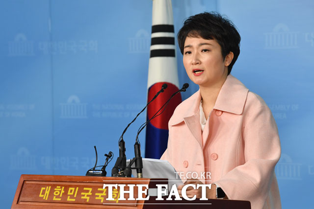 바른미래당 이언주 의원이 지난 23일 탈당을 선언하면서 한국당 입당에 관심이 몰리고 있다. /국회=남윤호 기자