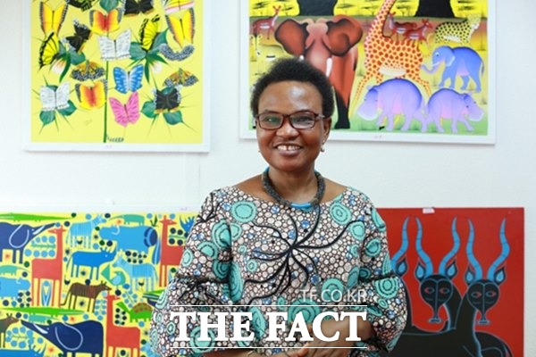 탄자니아 위크를 통해 다채로운 탄자니아 문화를 한국에 알리고 있는 마틸다 마수카 주한 탄자니아 대사./주한 탄자니아 대사관 제공