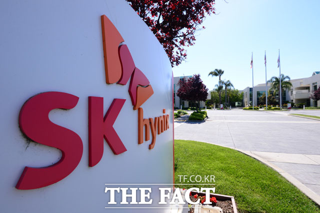 SK하이닉스는 올해 1분기 매출액 6조7727억 원, 영업이익 1조3665억 원, 순이익 1조1021억 원을 기록했다고 25일 밝혔다. /더팩트 DB