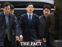 [TF포토] 석방 후 첫 재판 출석하는 김경수 경남도지사