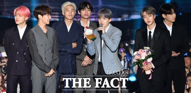 그룹 방탄소년단이 더팩트 뮤직 어워즈에서 대상을 수상했다. /남윤호 기자