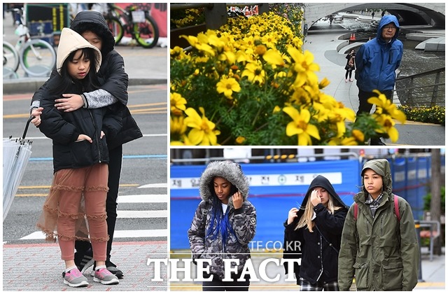 낮 기온이 10도 안팎에 머물며 쌀쌀한 날씨를 보인 26일 오후 서울 종로구 광화문광장 일대의 시민과 관광객들이 두꺼운 옷차림을 갖추고 발걸음을 재촉하고 있다. /이동률 기자