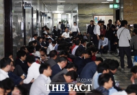 [TF포토] 점심도 거르고 의안과 점거하고 있는 자유한국당