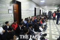[TF포토] '국회 의안과 입구 점령한 자유한국당'