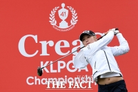 [TF포토] 이정은6, 우승을 향한 '힘찬 배꼽 티샷!'