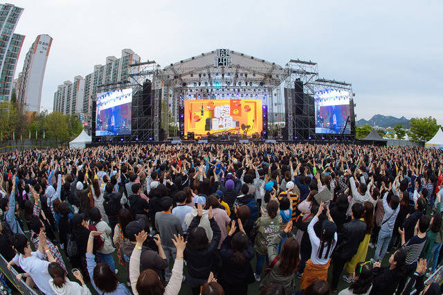 공연 수익금을 전액 기부한 가수 이승환. /드림팩토리 제공