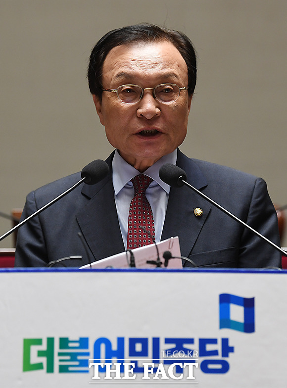 이해찬 더불어민주당 대표가 29일 오전 서울 여의도 국회에서 열린 의원총회에서 모두 발언을 하고 있다. /국회=이새롬 기자