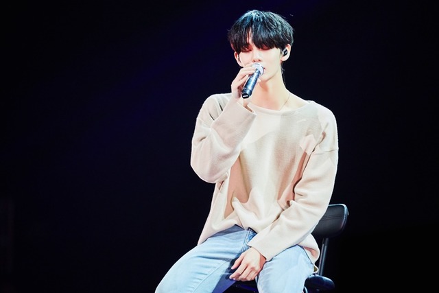 가수 배진영이 단톡 콘서트에서 팬들을 만나며 여러가지 무대를 펼쳐 환호를 자아냈다. /C9 엔터테인먼트 제공