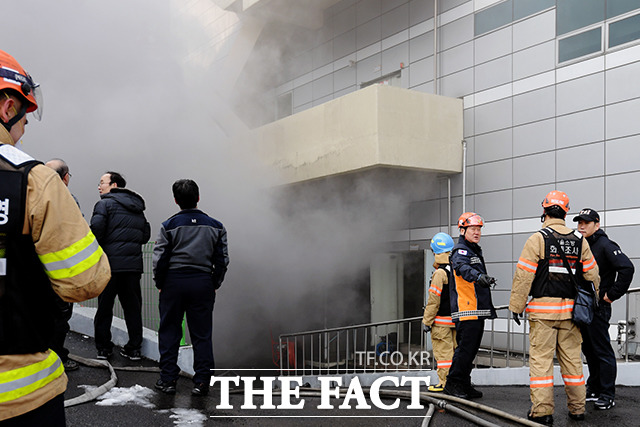 서울 서대문경찰서는 과학적으로 검증 가능한 발화 원인을 규명할 수 없어 KT 아현지사 화재 사건을 내사 종결할 예정이라고 30일 밝혔다. /이선화 기자