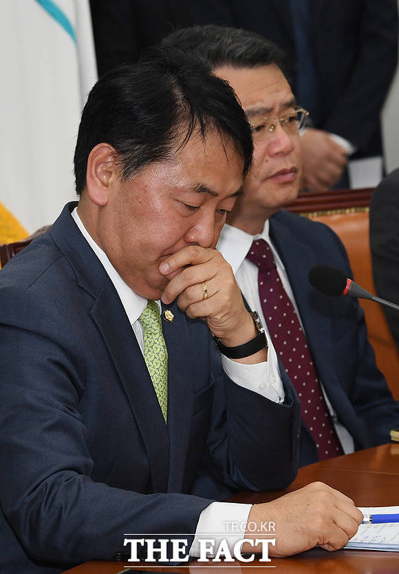 힘들었던 지난 몇일 동안의 감정이 밀려오는 김관영 원내대표