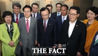 [TF포토] 정동영-이해찬-박지원, 한자리에 모인 의원들