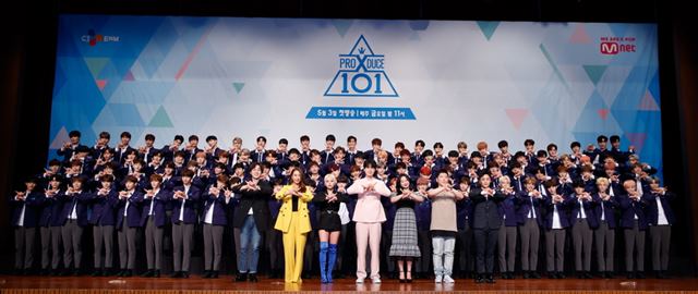프로듀스X101은 글로벌 아이돌 육성 프로젝트로, 배우 이동욱이 진행을 맡았다. 전국에서 모인 101명의 연습생들이 출연한다. /CJ E&M 제공