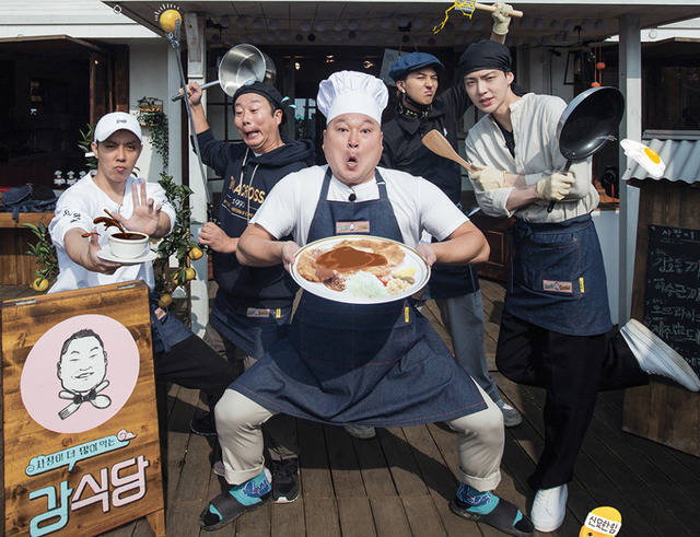 지난해 손님보다 사장이 더 많이 먹는 식당이라는 캐치프라이즈로 방송을 시작해 시청자들의 사랑을 받았던 신서유기 외전 강식당이 강식당2 촬영을 시작한다고 3일 공식인스타그램에 고지했다. /tvN 제공