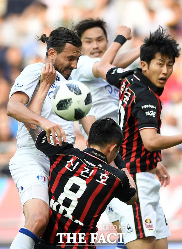 2019시즌 국내 프로야구 KBO 3경기 및 국내 프로축구 K리그1,2 4경기를 대상으로 실시한 토토언더오버 17회차에서 300명의 적중자가 나왔다./더팩트 DB