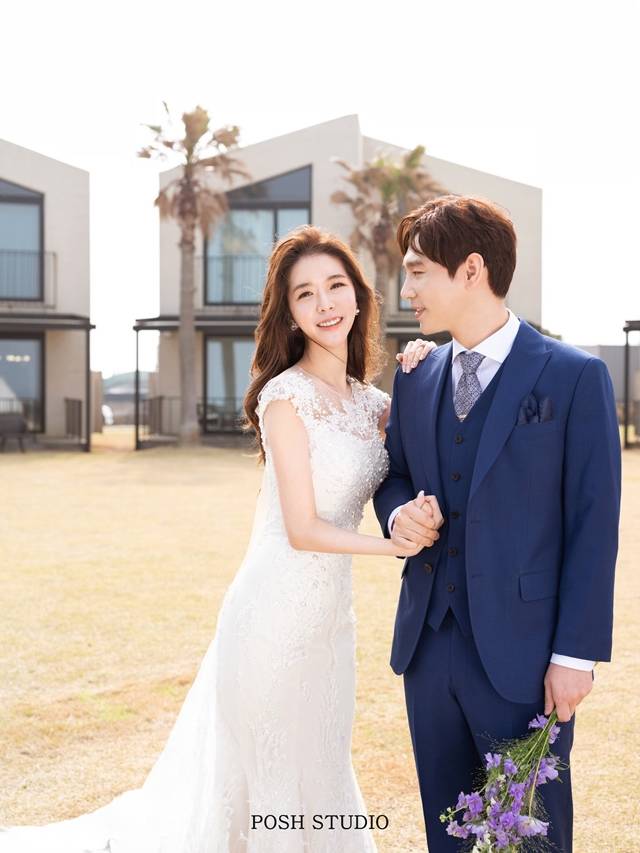 그룹 캣츠 출신 김지혜(왼쪽)와 파란 에이스(오른쪽)이 6월 결혼식을 올리다. /해피메리드컴퍼니 제공