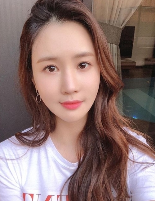 배우 이다해가 근황 공개 후 성형 의혹을 받고 있다. /이다해 인스타그램