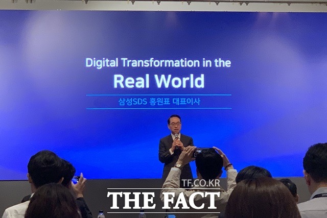 삼성SDS는 8일 서울 중구 신라호텔에서 리얼(REAL) 2019 행사를 개최했다. 홍원표 삼성SDS 대표이사 사장이 디지털 트랜스포메이션 프레임워크에 대해 설명하고 있다. /중구=서민지 기자