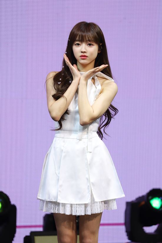 오마이걸 유아. 유아는 다섯 번째 계절의 포인트는 발레와 같은 춤이라고 밝혔다. /WM 엔터테인먼트