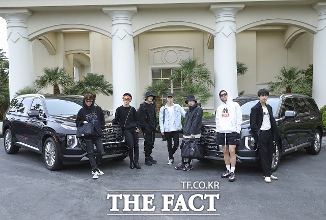 현대차 대형 SUV 팰리세이드 글로벌 홍보대사를 맡고 있는 방탄소년단은 올해 빌보드 뮤직 어워즈에서 팰리세이드를 타고 등장해 눈길을 끌었다. /현대차 제공