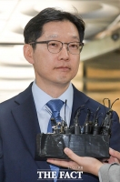 [TF포토] '담담한 표정으로 항소심 출석하는 김경수 지사'