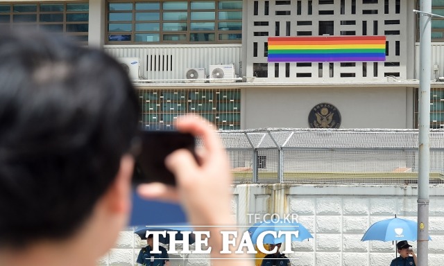 성소수자 체육대회 대관을 취소한 서울 동대문구청과 동대문시설관리공단이 국가인권위원회의 권고를 받았다. 사진은 2018 퀴어문화축제 당시 서울 종로구 풍경. /이동률 기자