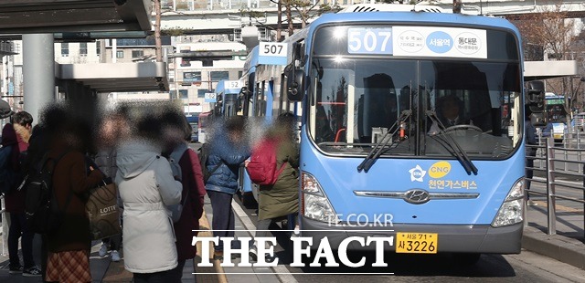전국 노선버스업체 노조가 파업 찬반 투표를 벌인 결과 96.6%의 압도적 찬성률로 총파업을 가결했다. /더팩트DB