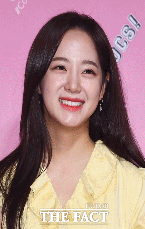 세정이 크록스바이브 행사 포토타임에서 포즈를 취하고 있다. /이동률 기자