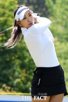 [TF포토] 유현주, '미녀 골퍼의 아름다운 티샷'