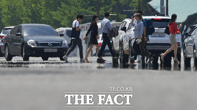 여의도 국회대로도 뜨겁기는 마찬가지입니다.