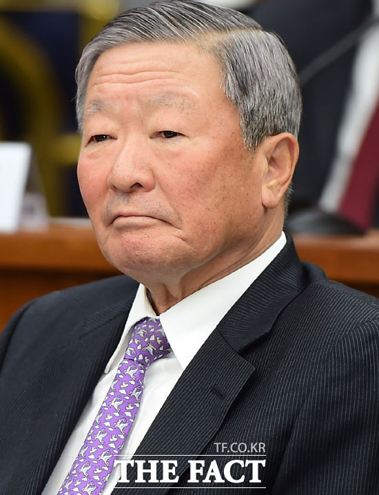 고(故) 구본무 전 LG그룹 회장이 세상을 떠난 지 1년이 지났다. LG그룹은 고인을 추모하고 애도하는 추도식 진행을 검토하고 있다. /더팩트 DB