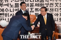 [TF포토] 문희상 의장 예방한 오신환-이동섭