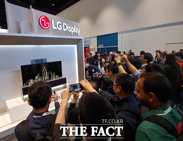 LG디스플레이가 현지 시간으로 16일 오전 미국 산호세에서 열린 SID 2019에서 최고상인 People’s Choice 어워드 2관왕에 오르며 OLED 기술력을 인정받았다. /LG디스플레이 제공