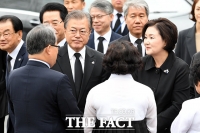  민경욱 대변인 '김정숙 여사, 황 대표 악수 생략'…靑 '고의 아니다'