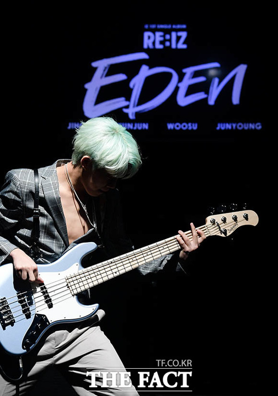 아이즈 멤버 준영. 준영은 막내로 팀에서 베이스를 담당하고 있다. /김세정 기자