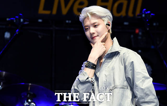 그룹 아이즈가 새 앨범 리아이즈를 발표하며 컴백했다. /김세정 기자