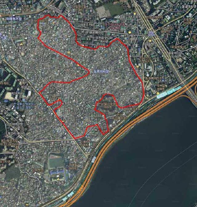 한남3구역(빨간 테두리)은 서울시 한남동 686번지 일대 38만6395.5㎡로 재개발 후 총 5816가구(임대 876가구 포함)가 들어설 예정이다. /다음 지도 캡처