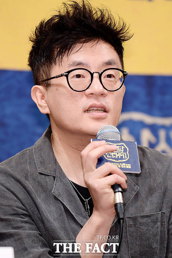 박상연 작가가 tvN 주말드라마 아스달 연대기로 새로운 장르를 개척한다. /이선화 기자