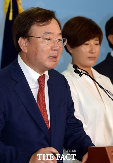 강효상 자유한국당 의원에게 한미 정상 통화 내용을 전달한 K 공사참사관의 징계가 30일 확정된다. /임영무 기자